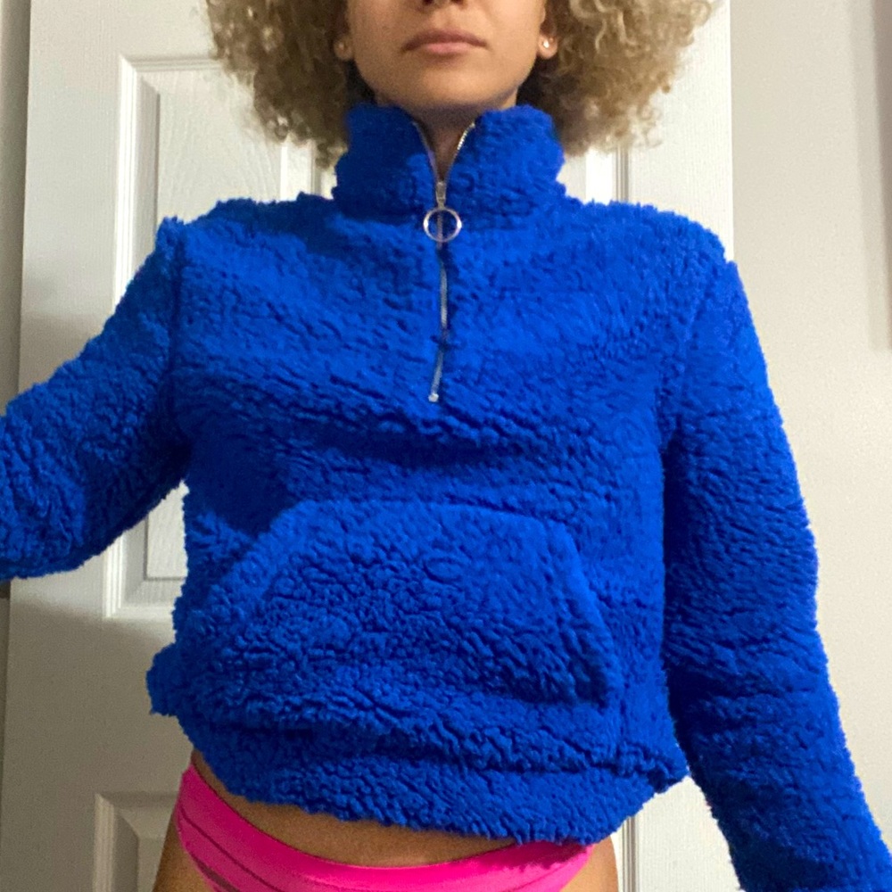Fuzzy pullover - Picture 2 of 2